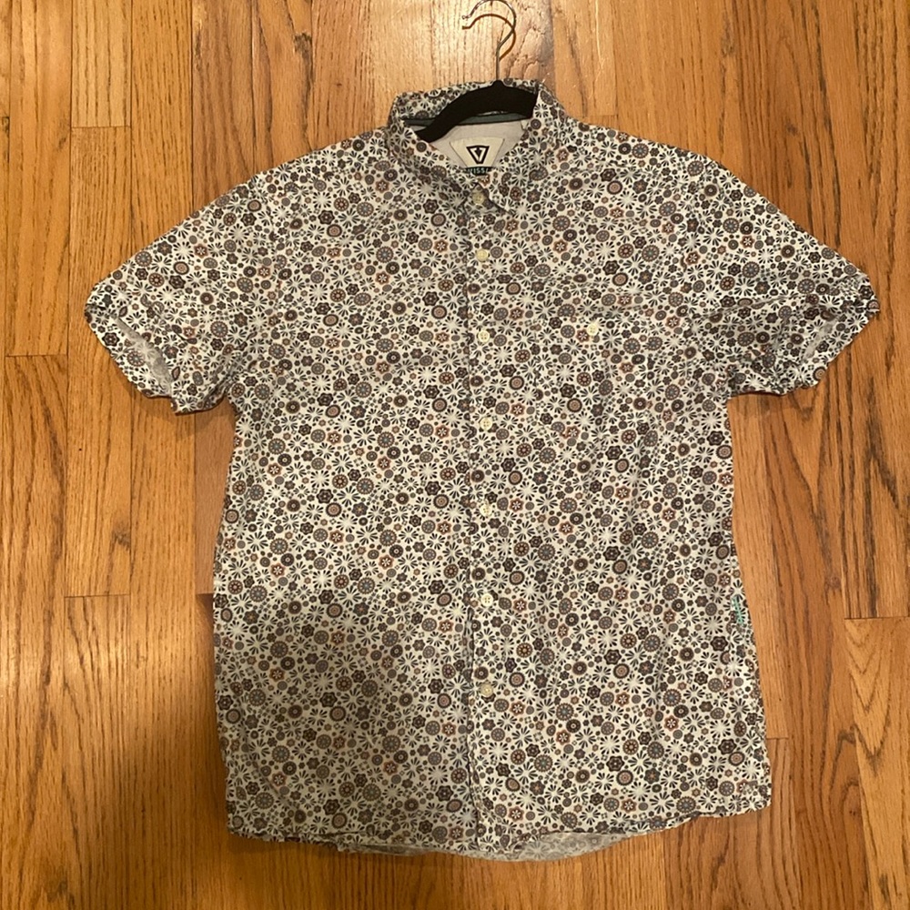 Visssla Button Down Short Sleeved Collared Shirt